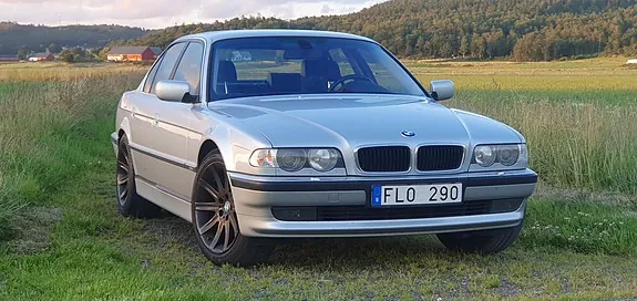 BMW 728I
