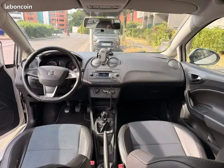 Seat Ibiza 2014 photo 3