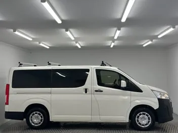 Toyota Hiace 2023 photo 3