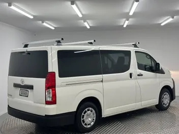 Toyota Hiace 2023 photo 4