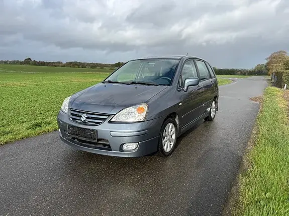 Suzuki Liana