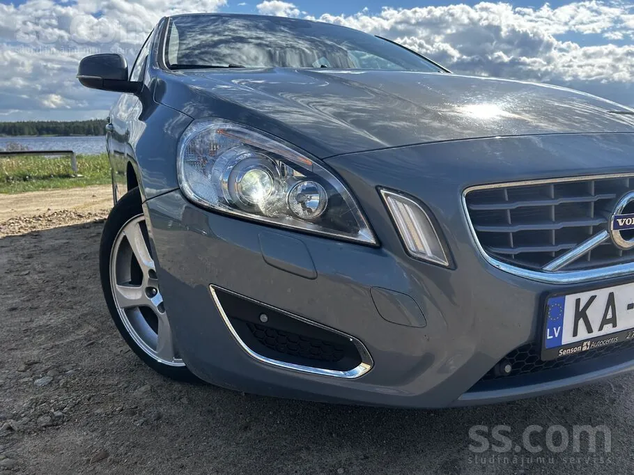 Volvo S60 2010 photo 2