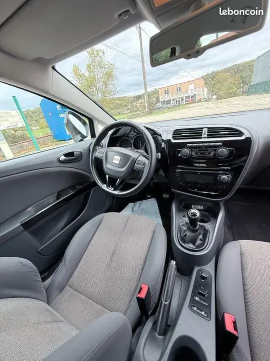 Seat Leon 2010 photo 3