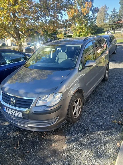 Volkswagen Touran 2008 photo 2