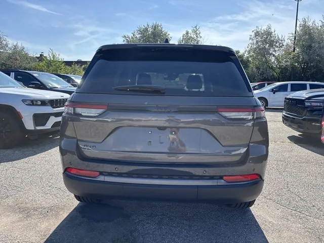 Jeep Grand Cherokee 2026 photo 5