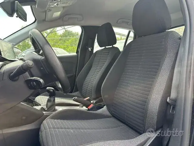 Peugeot 208 2021 photo 5