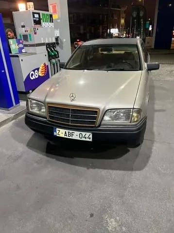 Mercedes-Benz C180