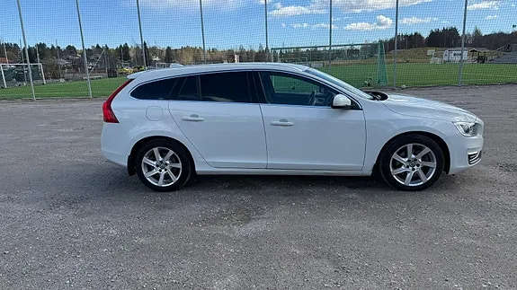 Volvo V60 2015 photo 3