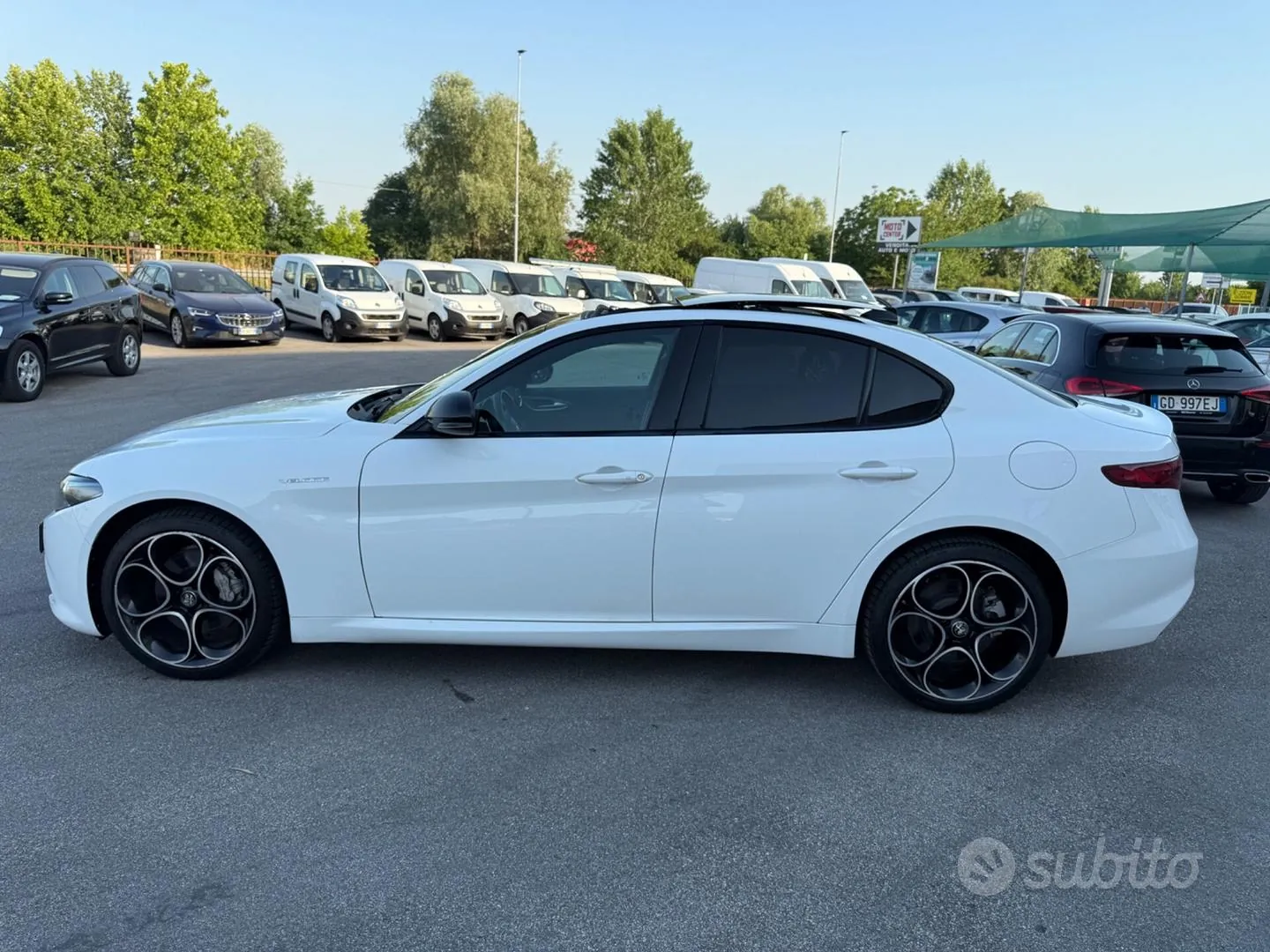 Alfa Romeo Giulia 2022 photo 2