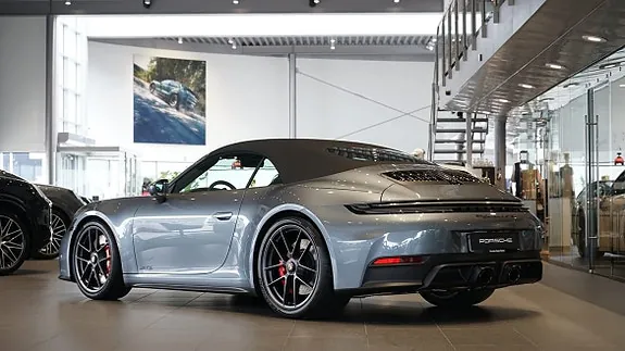Porsche 911 2026 photo 2
