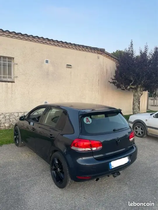 Volkswagen Golf 2010 photo 2