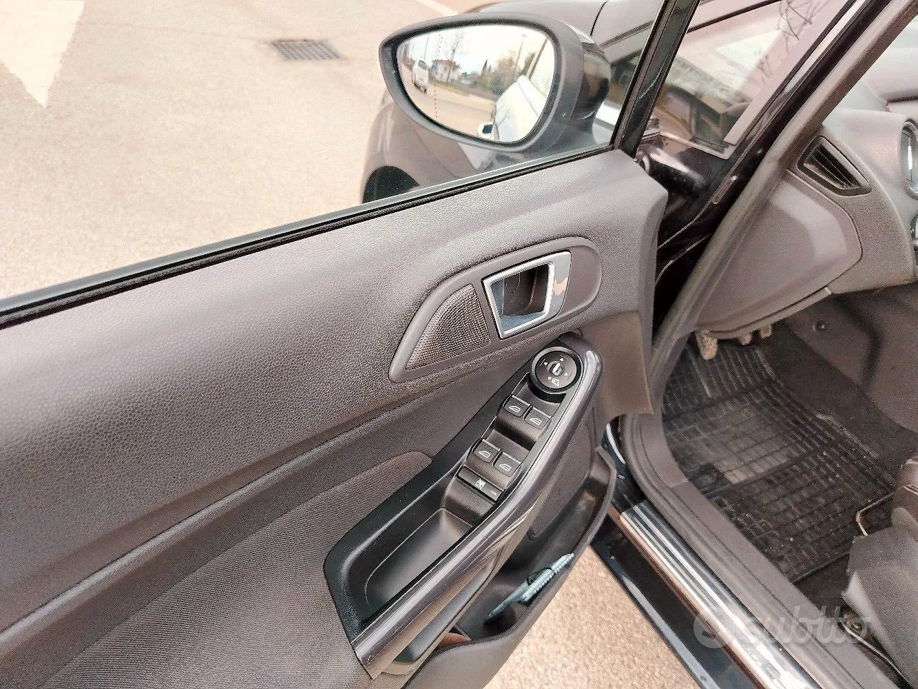 Ford Fiesta 2013 photo 4