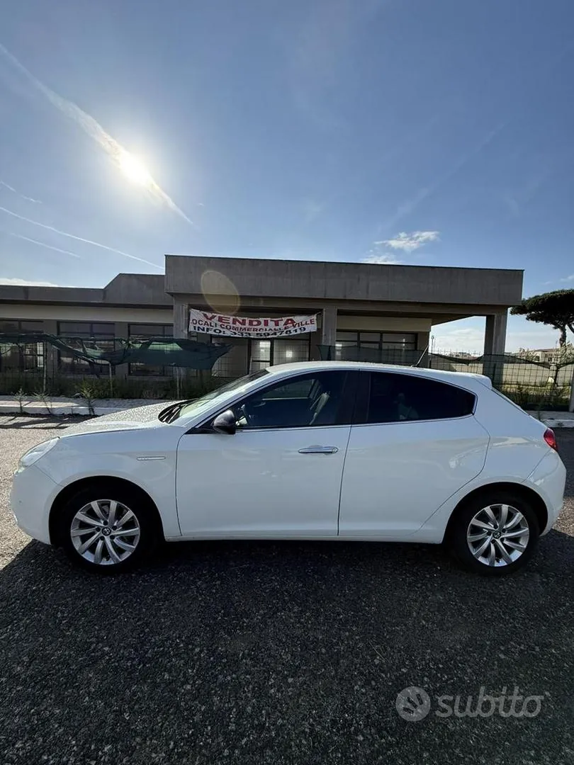 Alfa Romeo Giulietta 2015 photo 3
