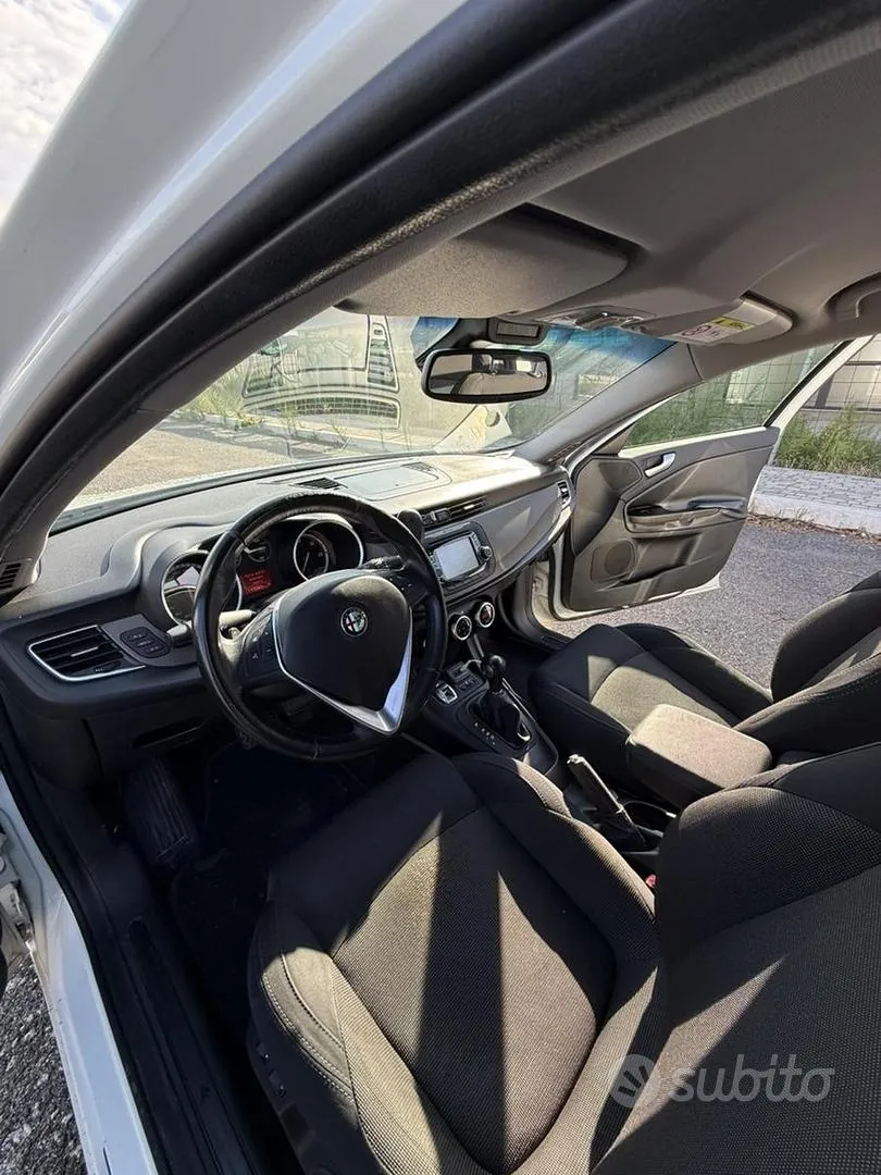 Alfa Romeo Giulietta 2015 photo 4