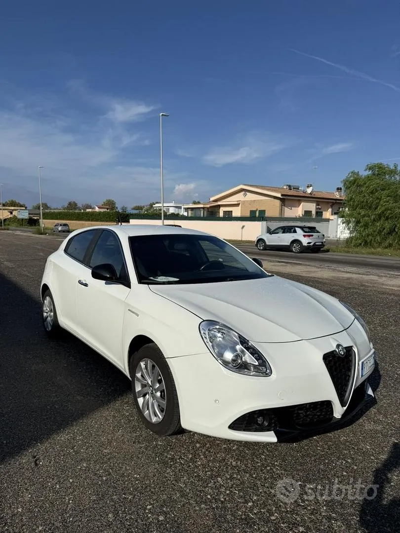 Alfa Romeo Giulietta 2015 photo 2