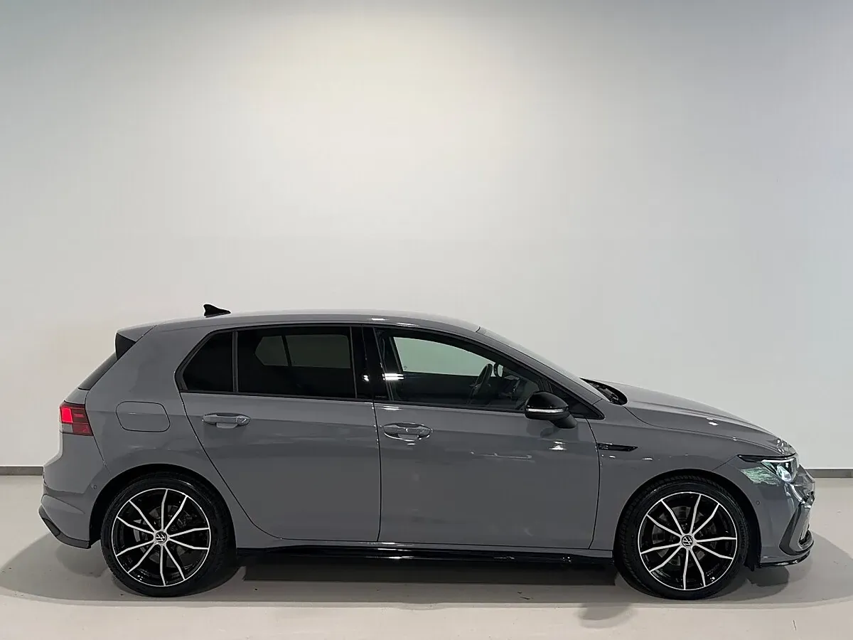 Volkswagen Golf 2023 photo 2