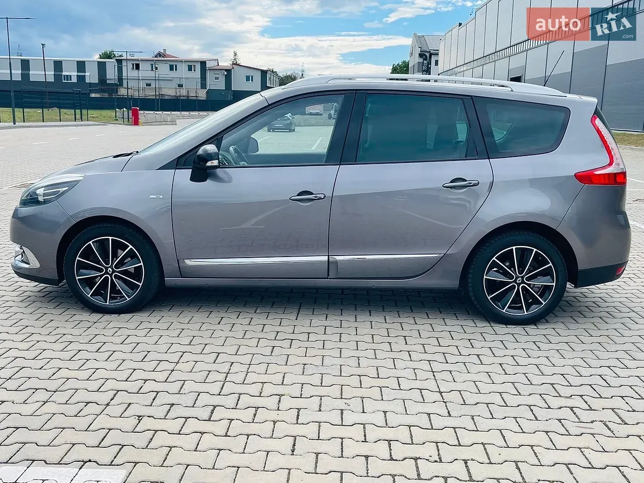 Renault Grand Scenic 2014 photo 2