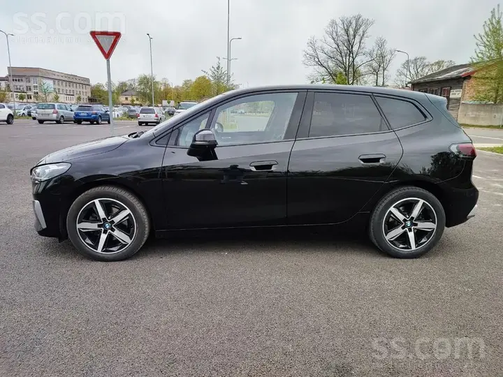 BMW 2 Series 2023 photo 3