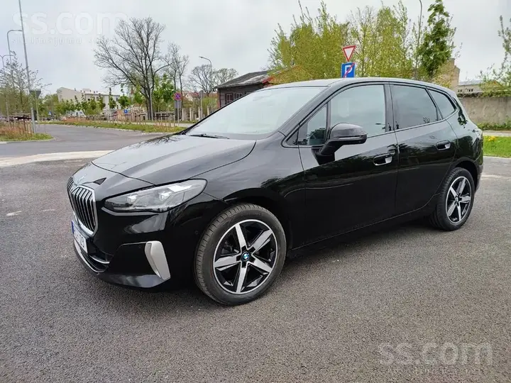 BMW 2 Series 2023 photo 2
