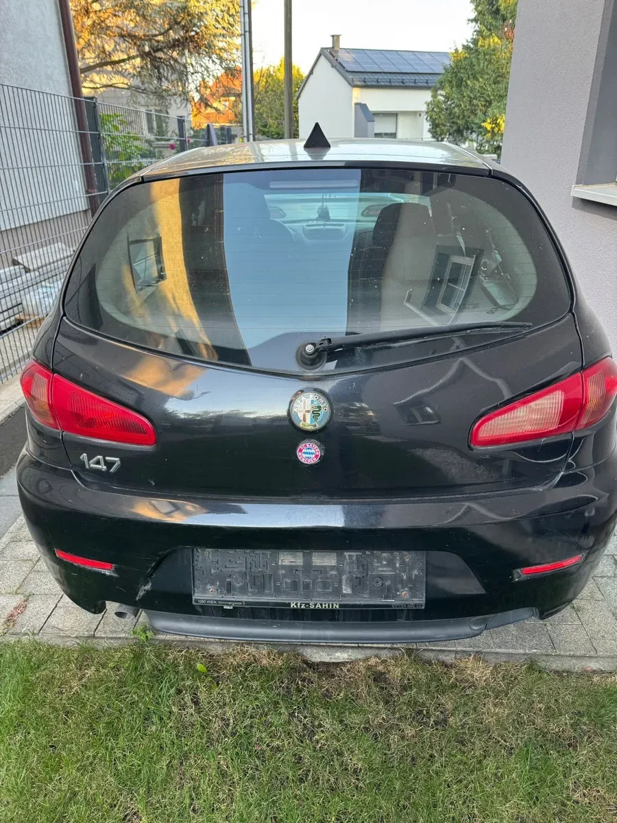 Alfa Romeo 147 2009 photo 2