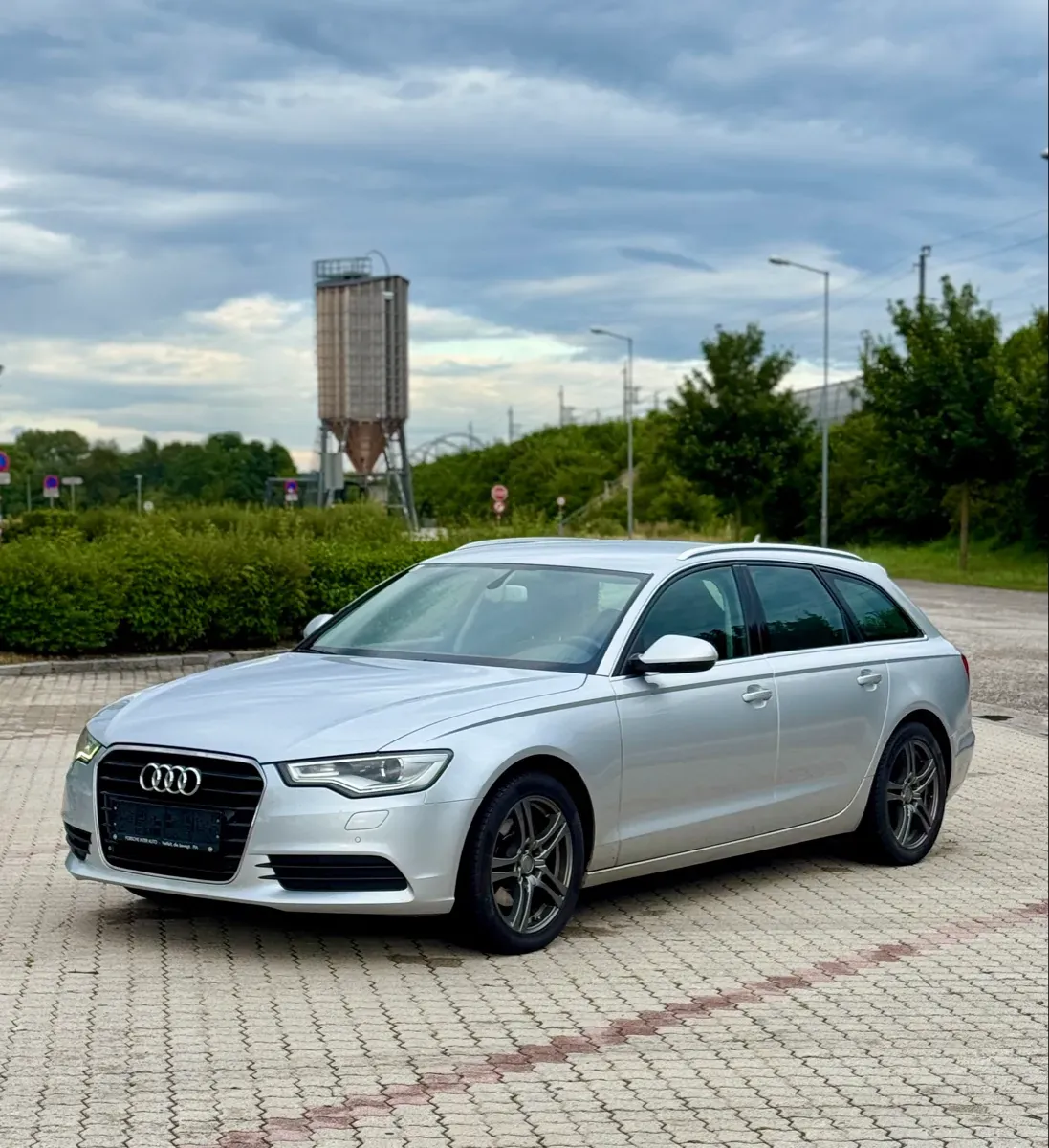 Audi A6 Avant 2011 photo 2