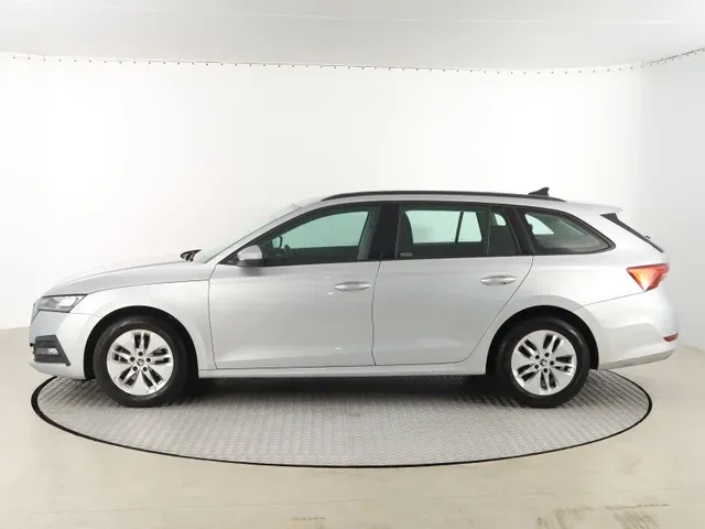 Skoda Octavia Combi 2021 photo 2