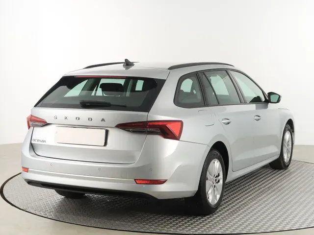 Skoda Octavia Combi 2021 photo 4