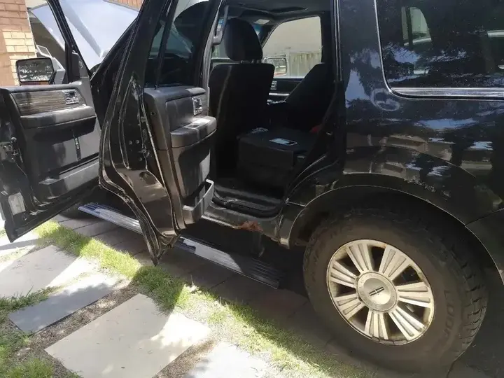 Lincoln Navigator 2010 photo 3