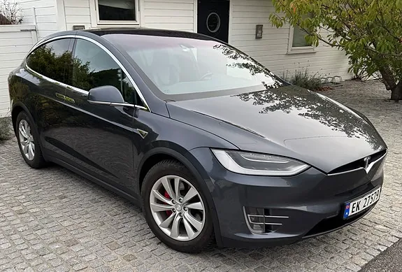 Tesla Model X 2016 photo 2