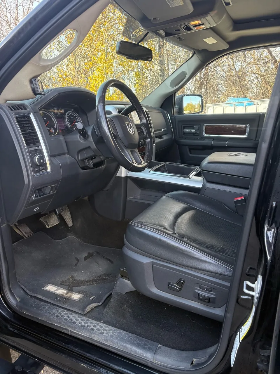 Dodge Laramie 2012 photo 3