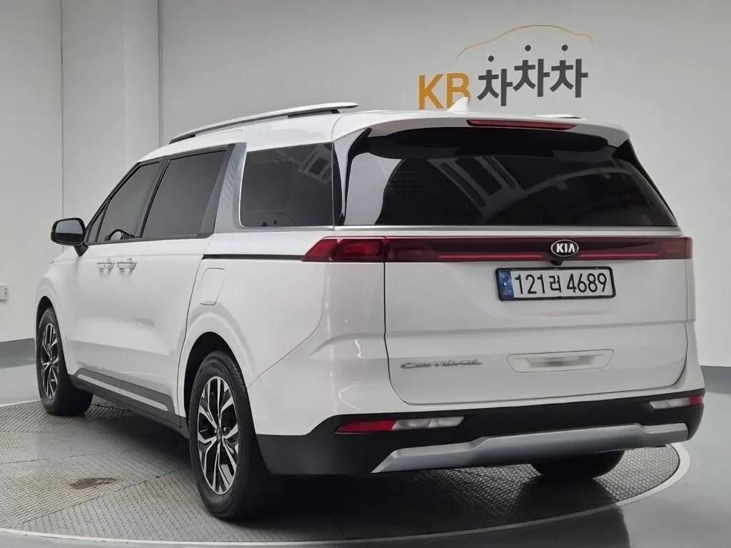 Kia Carnival 2021 photo 2
