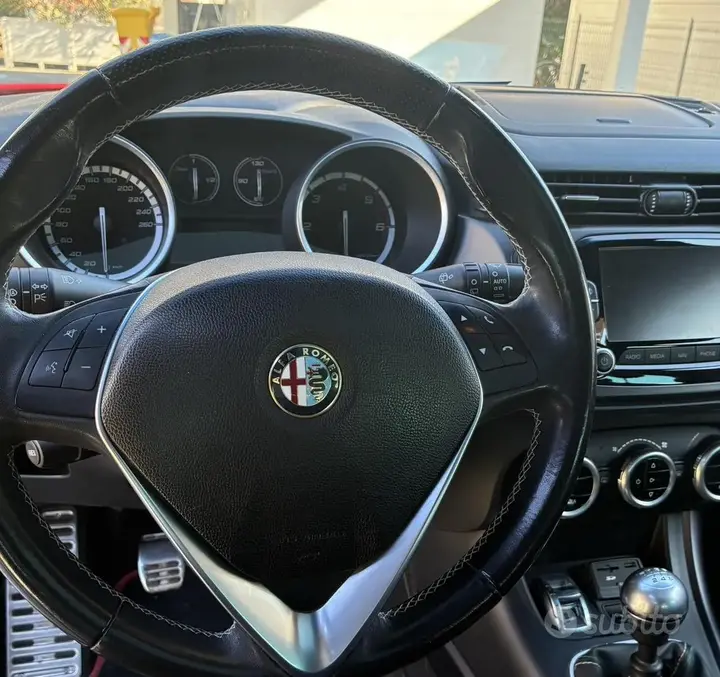Alfa Romeo Giulietta 2014 photo 5