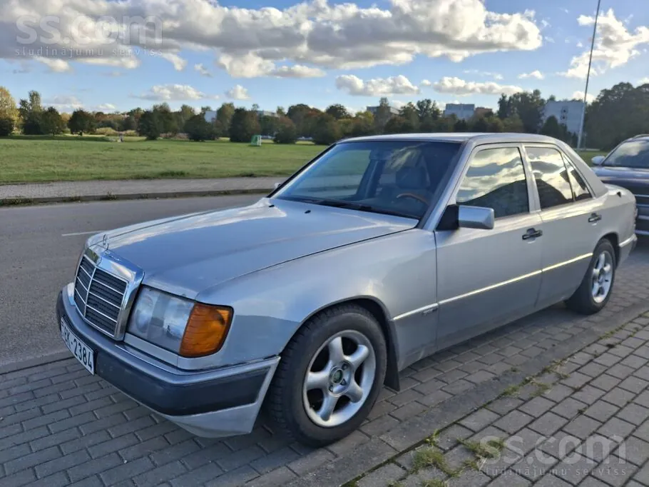 Mercedes-Benz E230 1993 photo 2