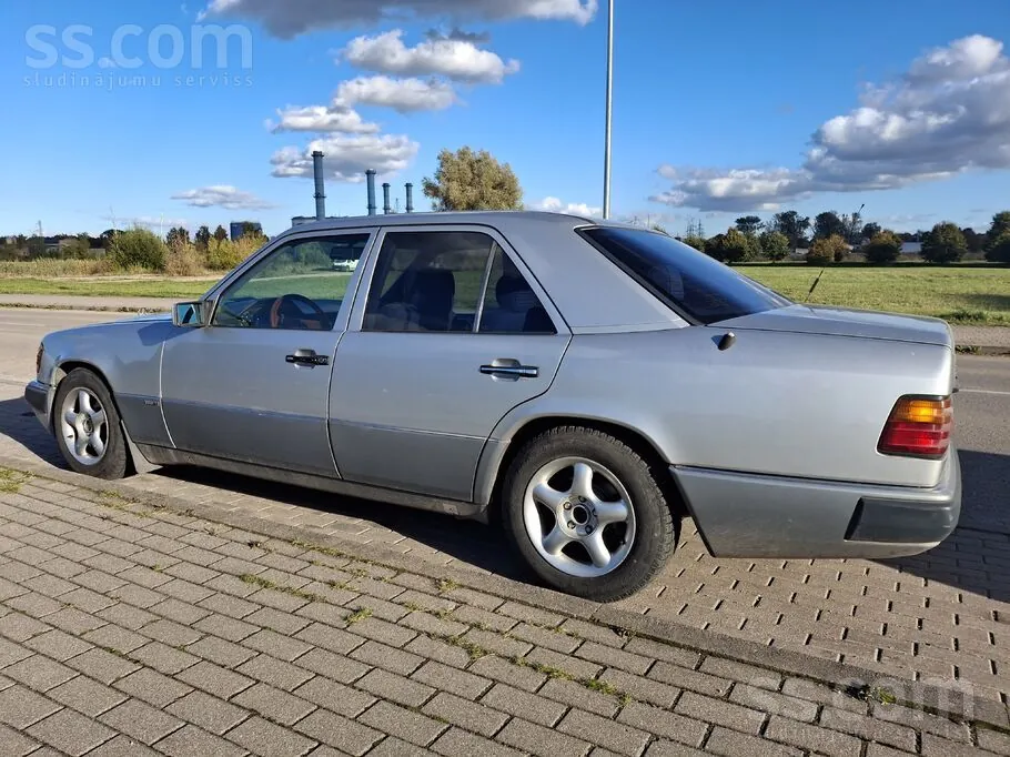 Mercedes-Benz E230 1993 photo 5
