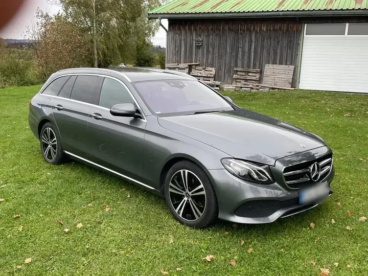 Mercedes-Benz E220D