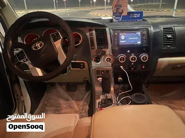 Toyota Sequoia 2015 photo 3