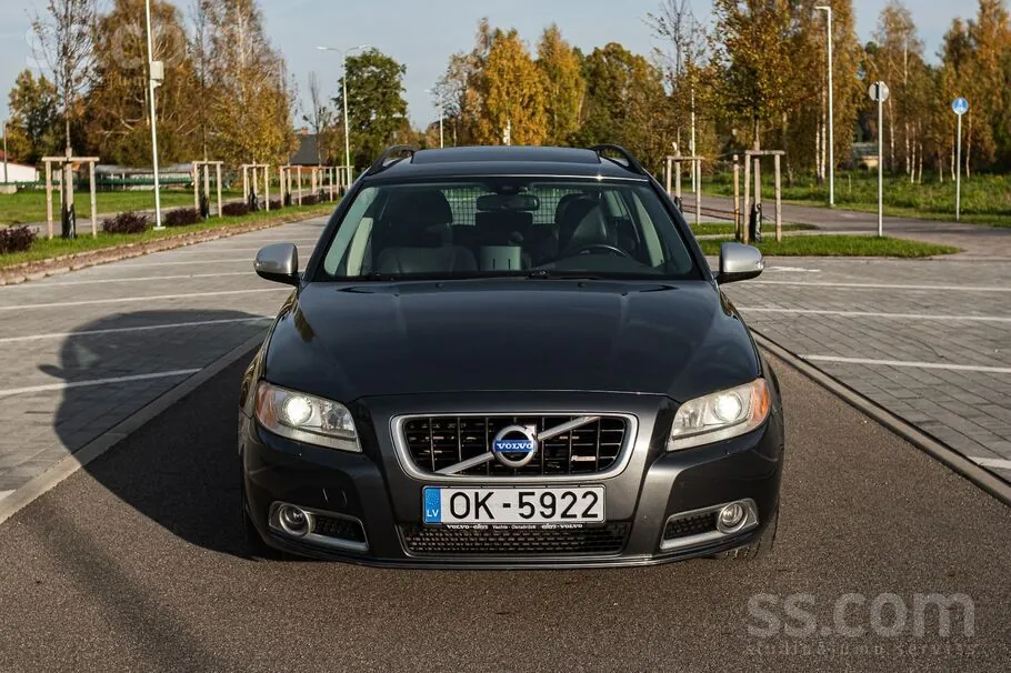 Volvo V70 2010 photo 2