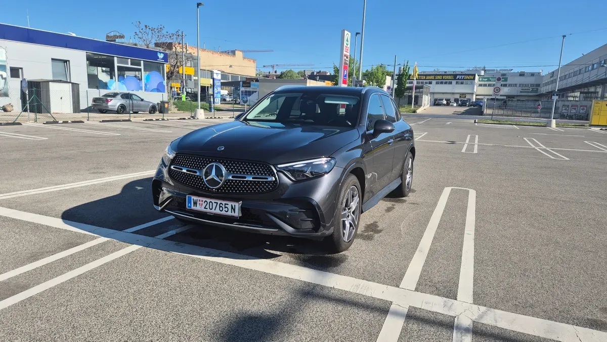 Mercedes-Benz Glc-Class 2024 photo 2