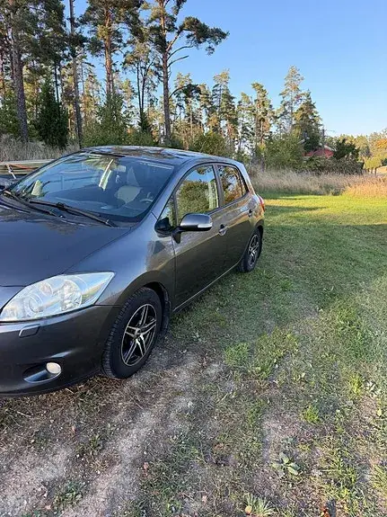 Toyota Auris 2010 photo 2