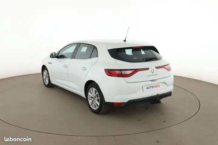 Renault Megane 2019 photo 2