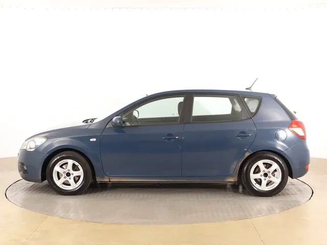 Kia Ceed 2010 photo 2