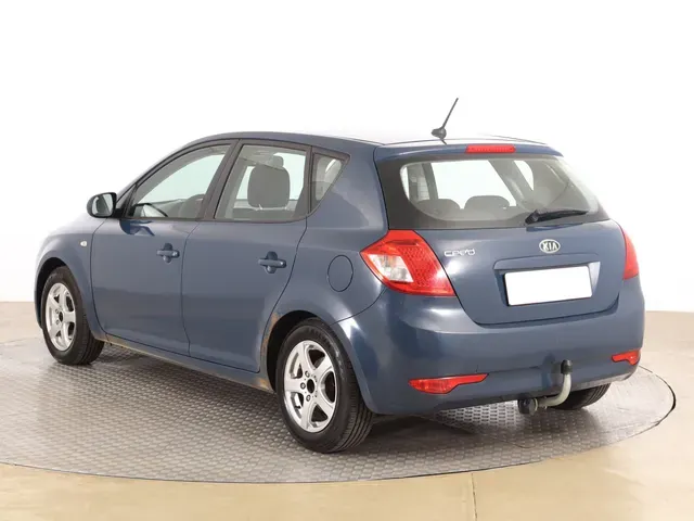Kia Ceed 2010 photo 3