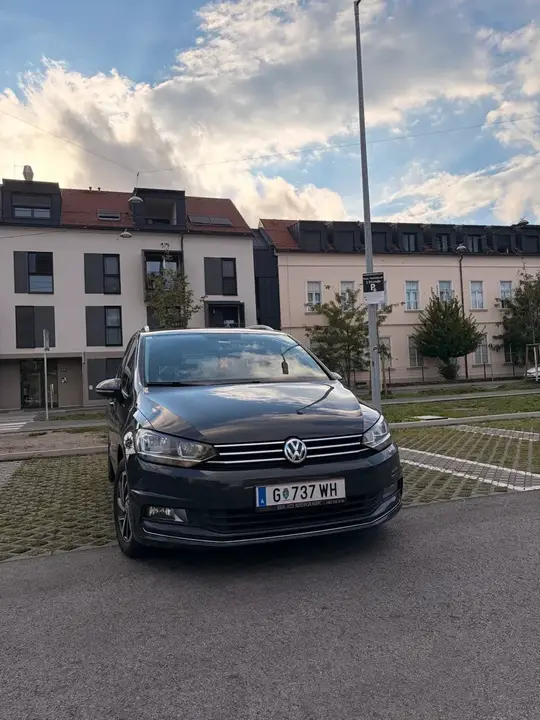 Volkswagen Touran 2017 photo 2
