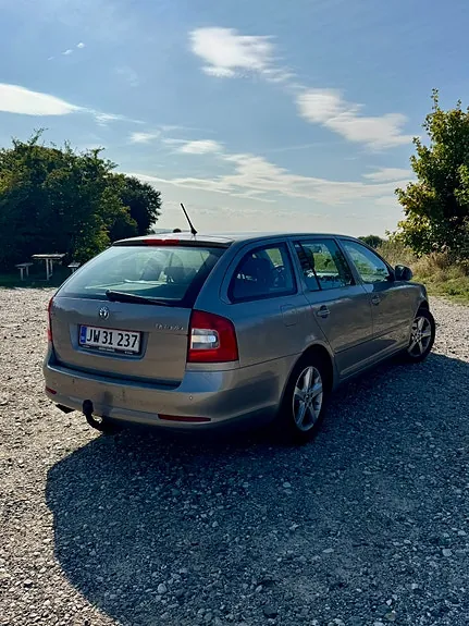 Skoda Octavia 2012 photo 3