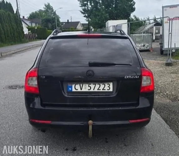 Skoda Octavia 2010 photo 2
