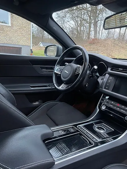 Jaguar Xf 2017 photo 4
