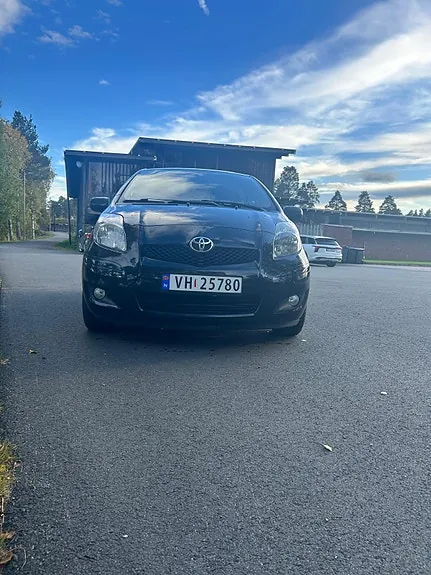 Toyota Yaris 2010 photo 2