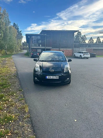 Toyota Yaris 2010 photo 3