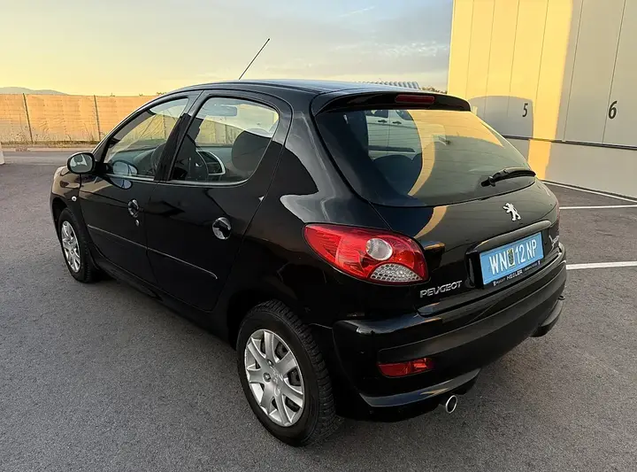 Peugeot 206 2009 photo 3