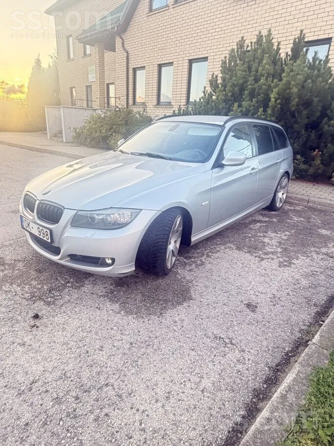 BMW 318 2011 photo 4